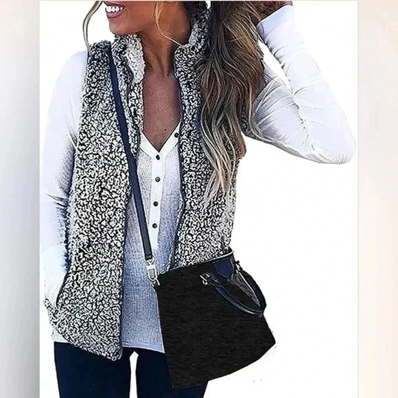 ZESICA SLEEVELESS FUZZY FLEECE ZIPPER VEST Women’s Size Small - Picture 1 of 6